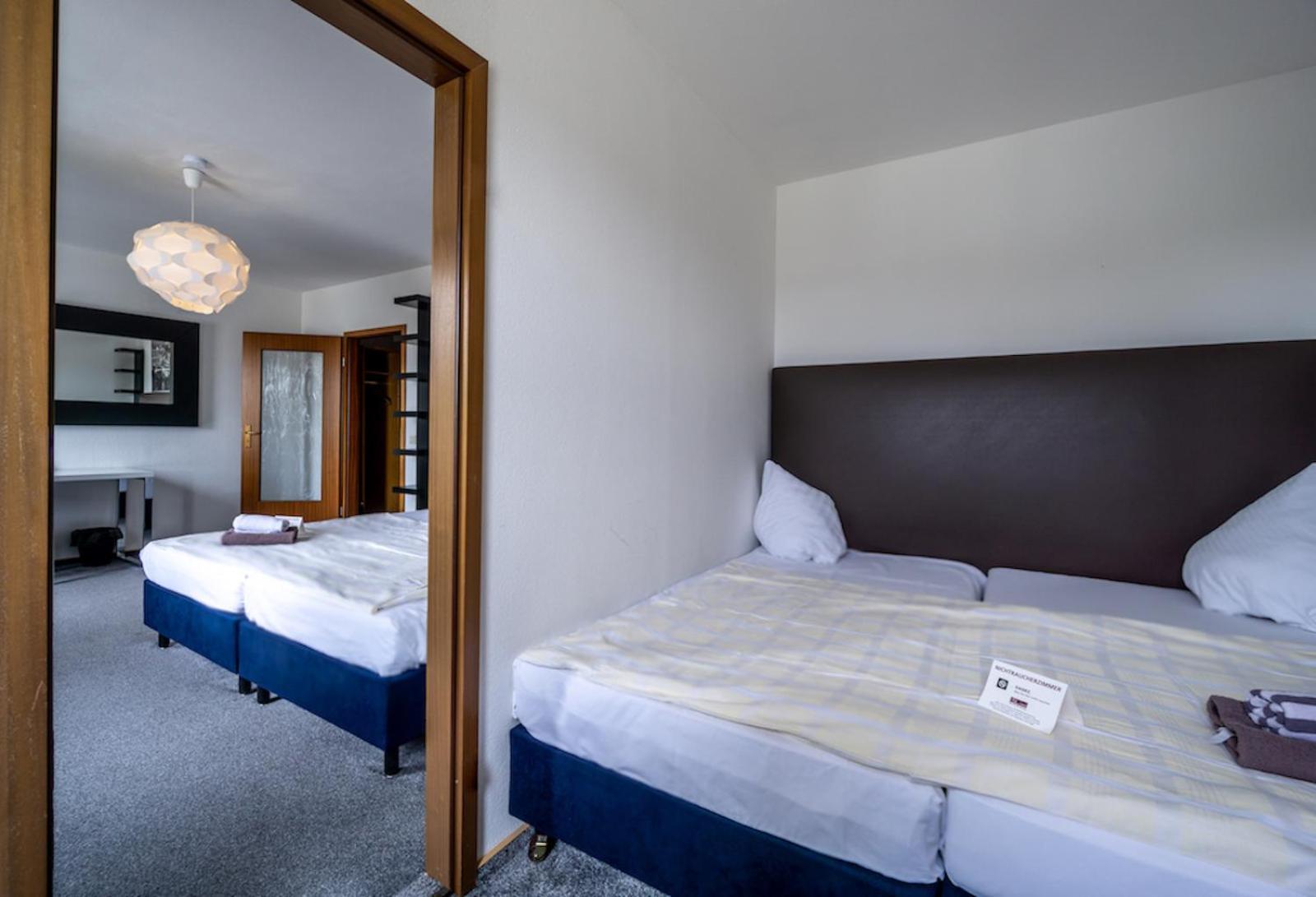 Sl'Otel Budget Bernburg Bagian luar foto