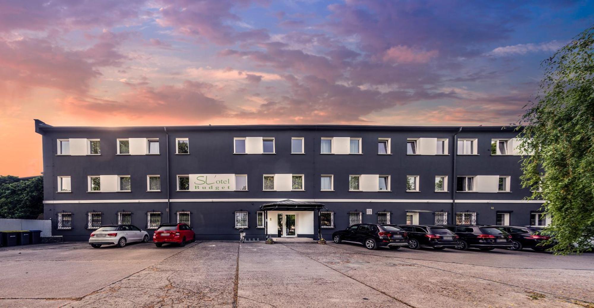Sl'Otel Budget Bernburg Bagian luar foto
