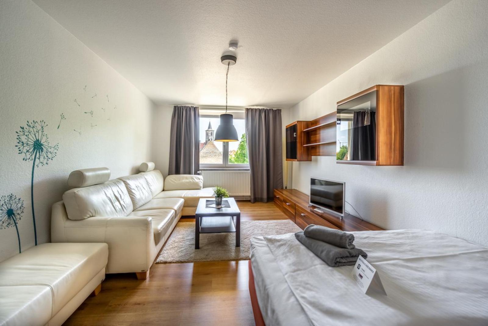 Sl'Otel Budget Bernburg Bagian luar foto