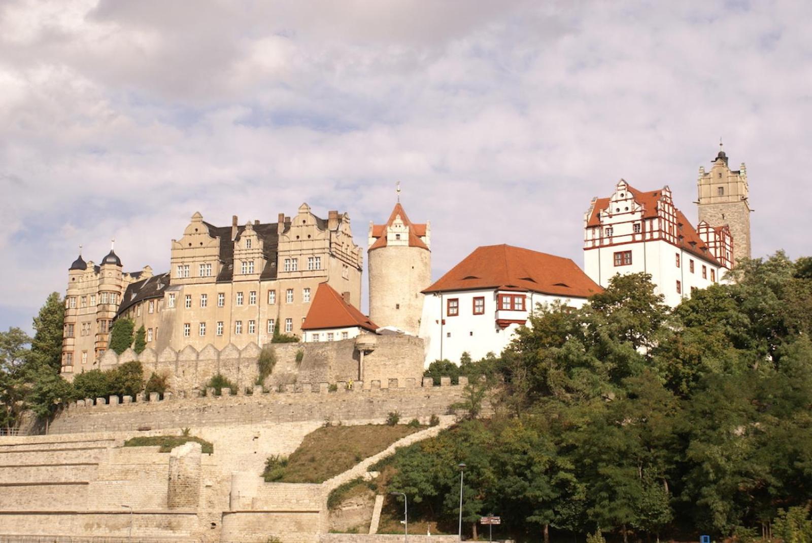 Sl'Otel Budget Bernburg Bagian luar foto