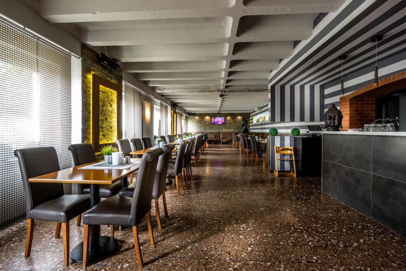 Sl'Otel Budget Bernburg Bagian luar foto