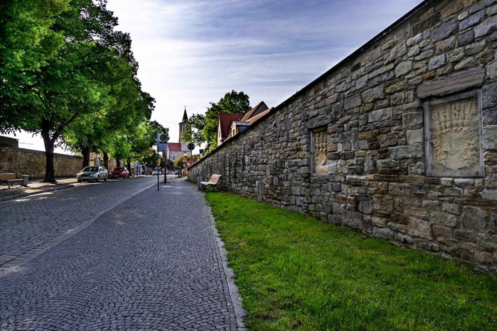 Sl'Otel Budget Bernburg Bagian luar foto