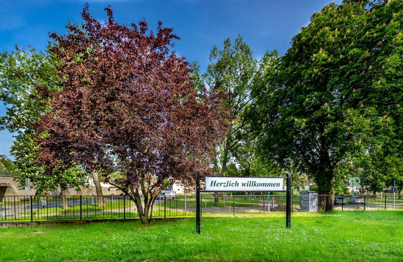 Sl'Otel Budget Bernburg Bagian luar foto