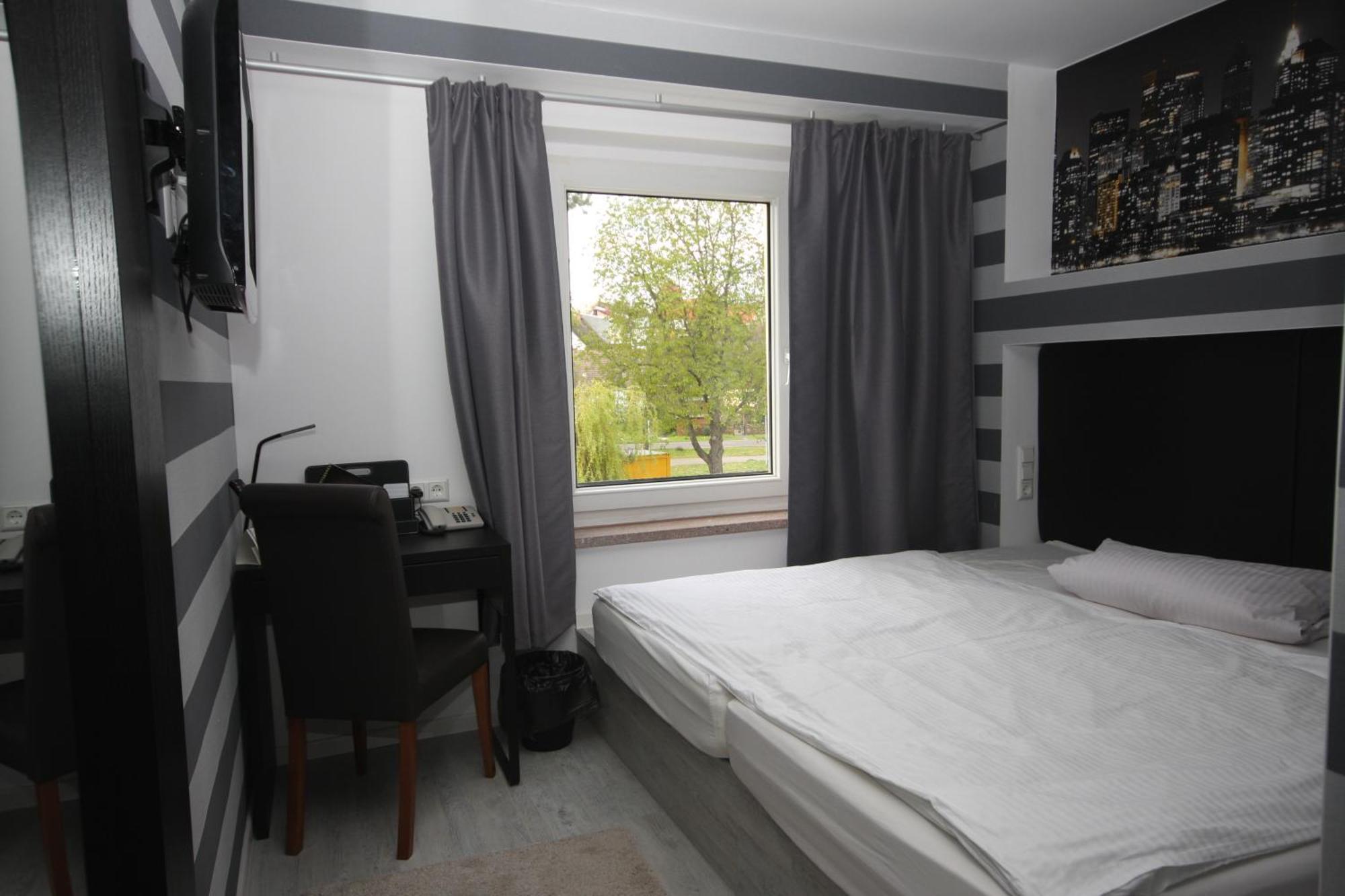 Sl'Otel Budget Bernburg Ruang foto