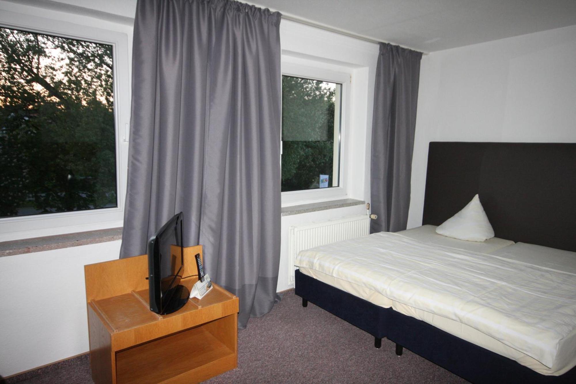 Sl'Otel Budget Bernburg Ruang foto