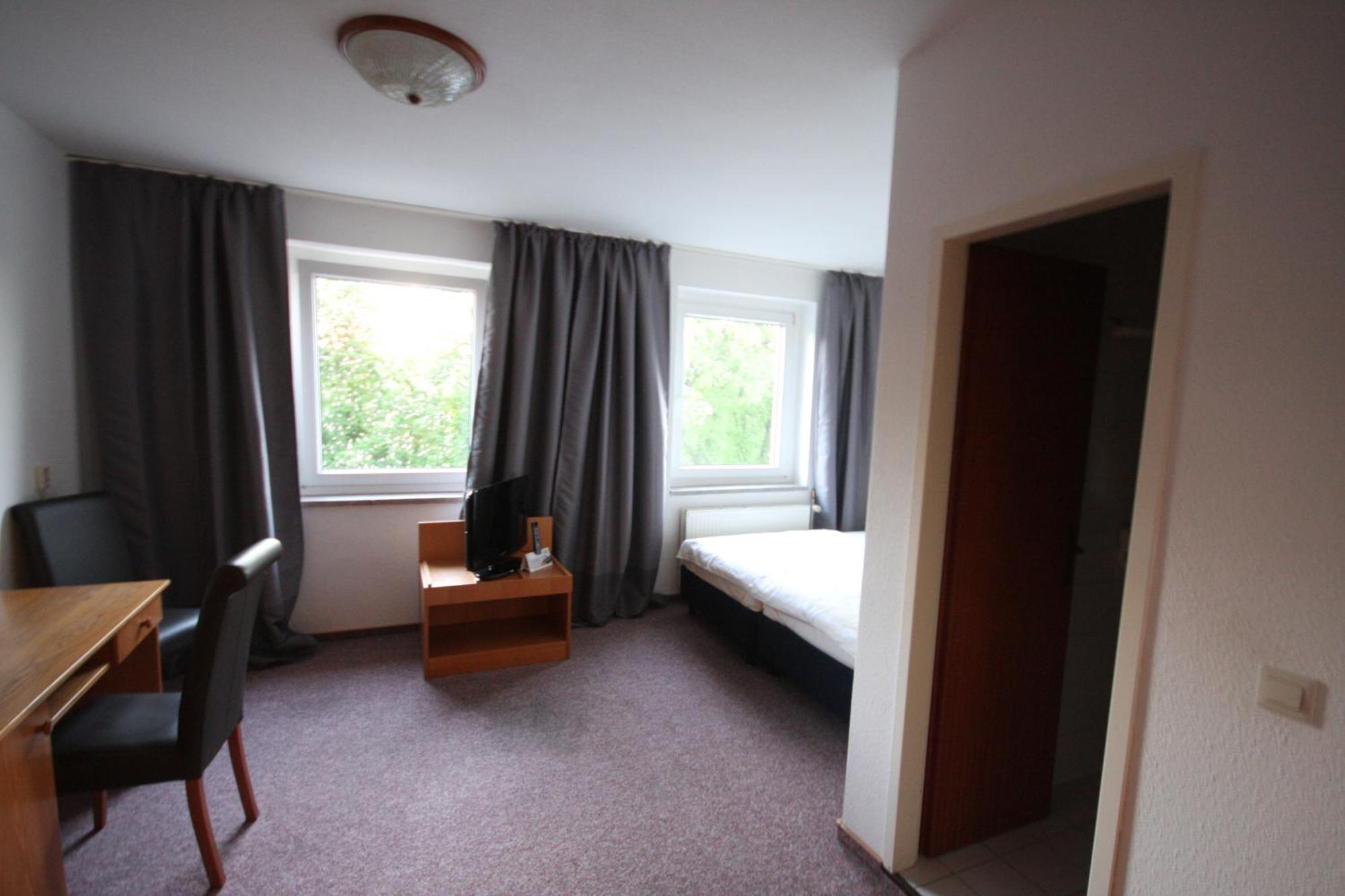 Sl'Otel Budget Bernburg Ruang foto