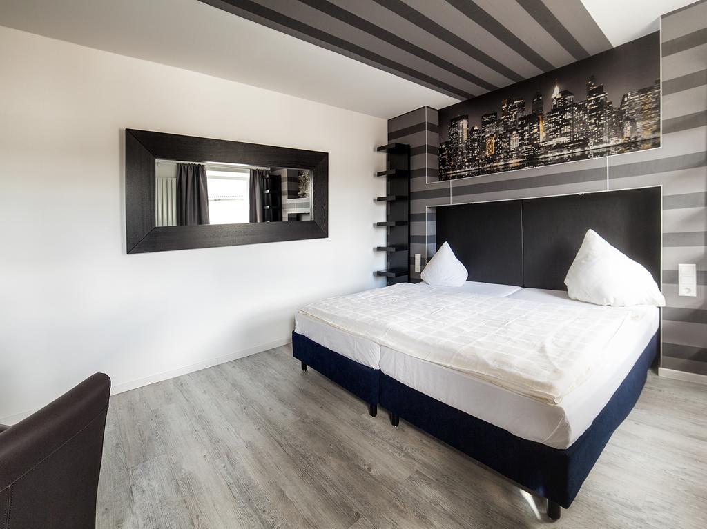 Sl'Otel Budget Bernburg Ruang foto