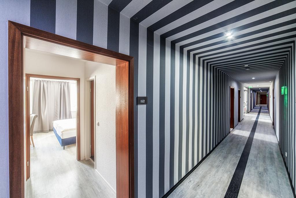 Sl'Otel Budget Bernburg Ruang foto